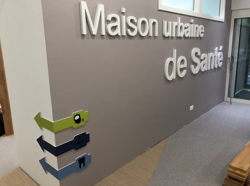 Fabrication et mise en palce de flèches directionnelle pour la signalétique du bâtiment  à strasbourg