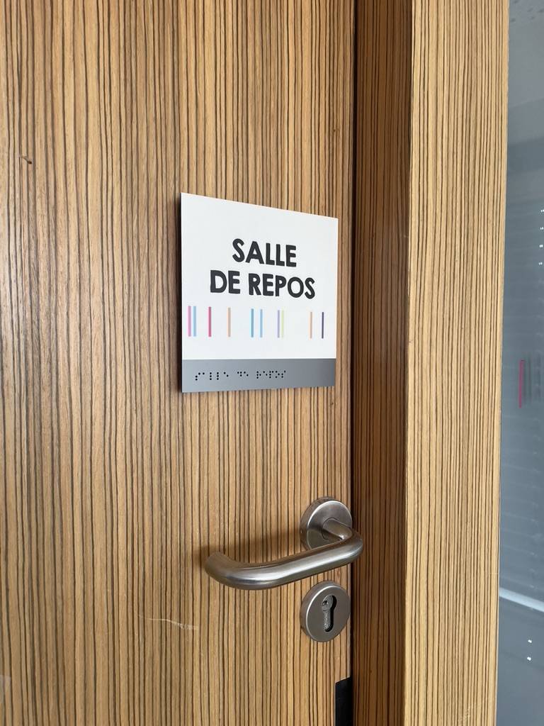 plaque signalétique braille