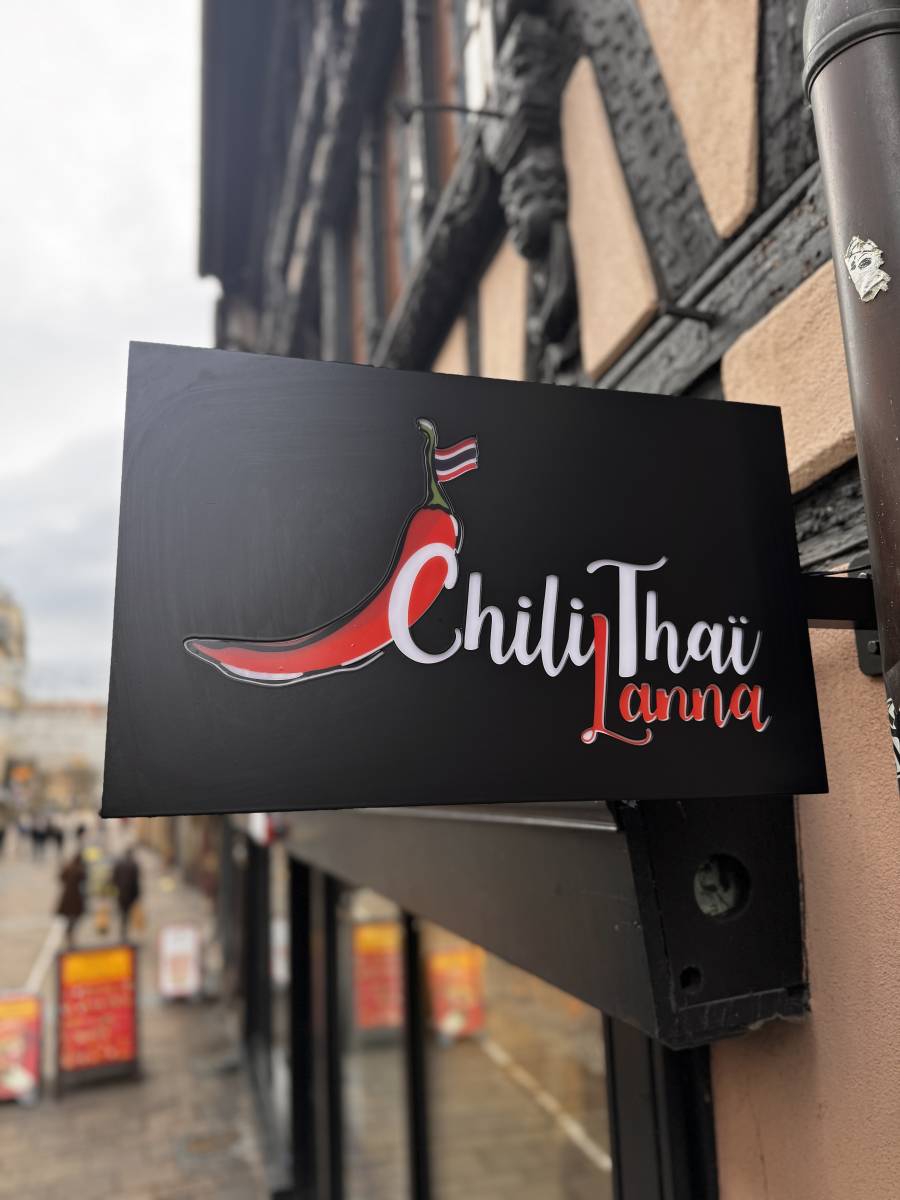 enseigne lumineuse drapeau