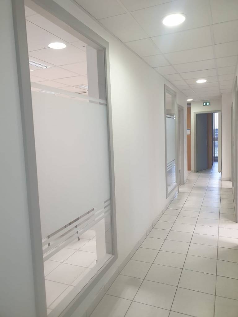 Pose de film occultant dépoli anti vis à vis à Illkirch proche de Strasbourg