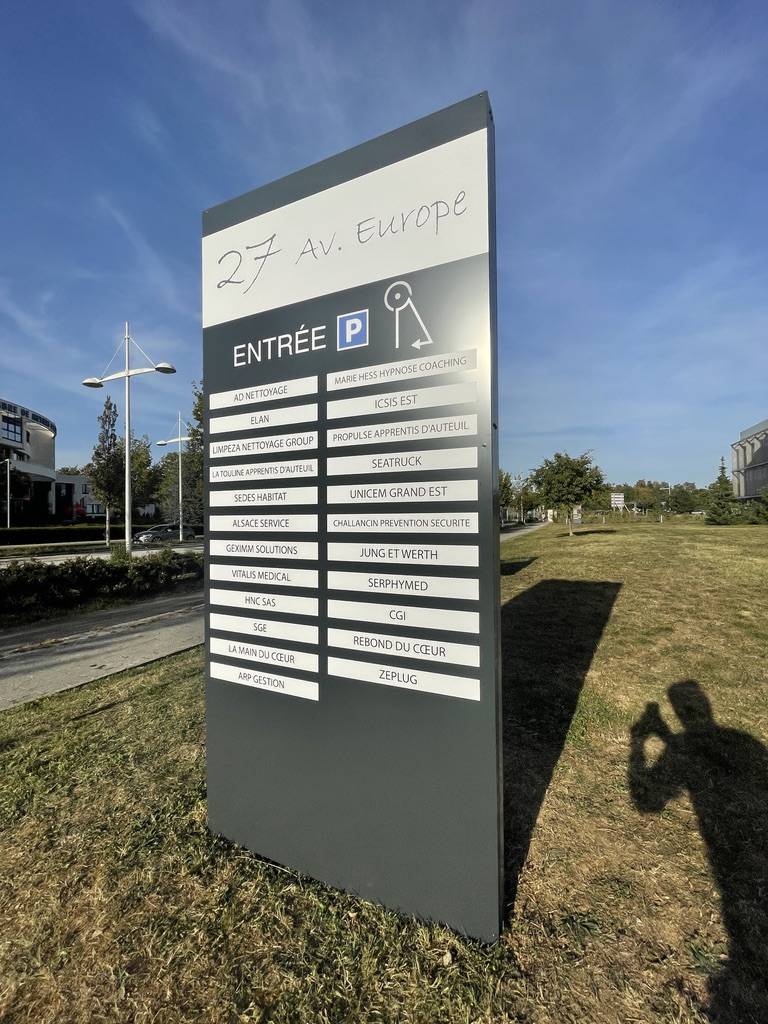 Pourquoi installer un totem pour son entreprise?